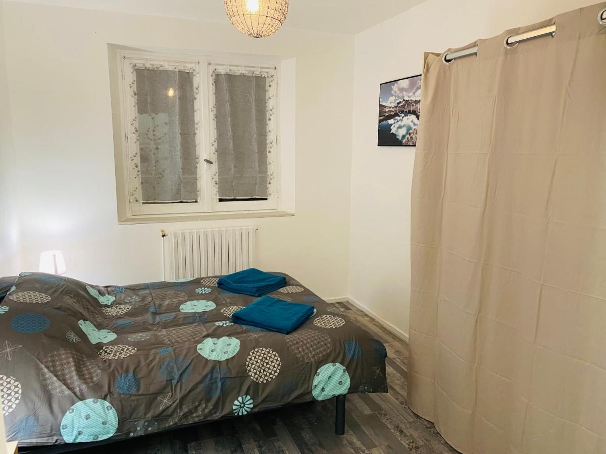 Studio 40M2 Plein Pied Avec Parking Jussac Exterior foto